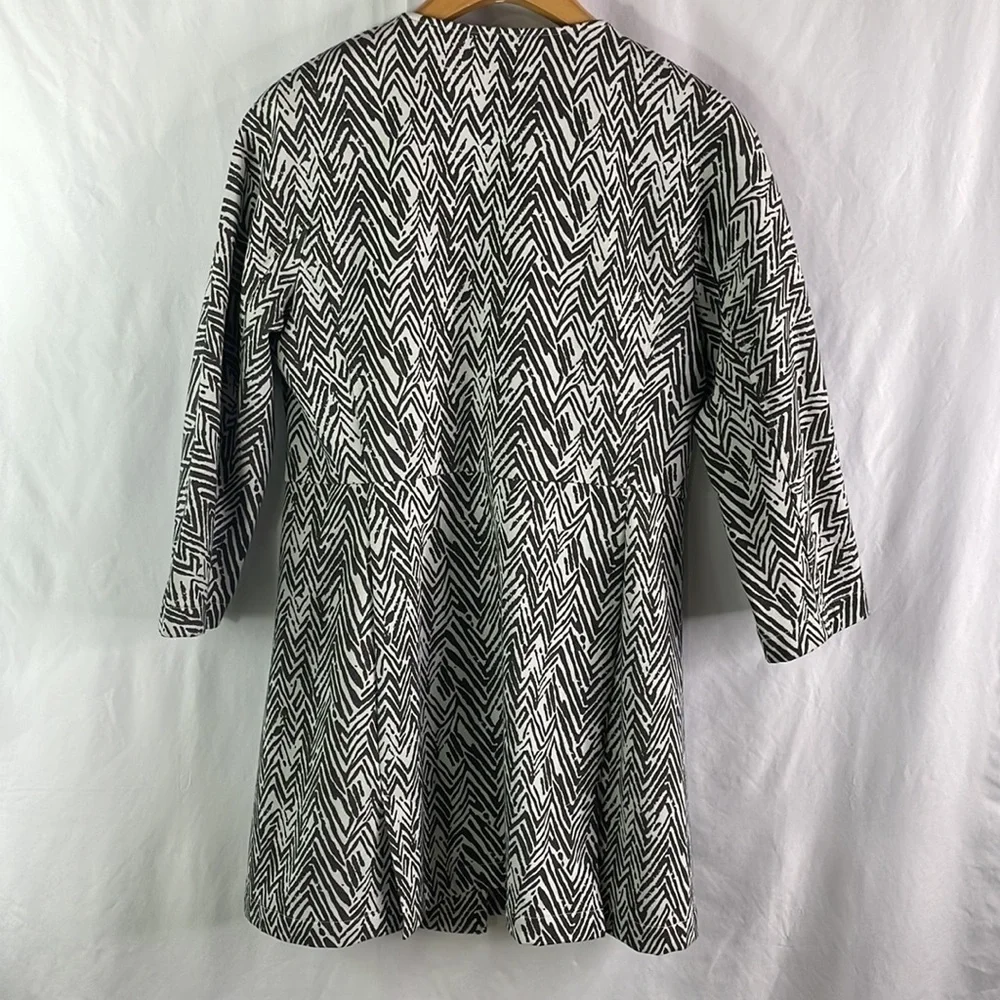 Cabi, black and white batik print knit jacket long